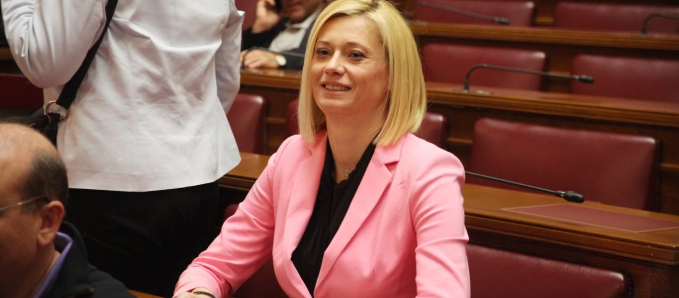 Σε εκκλησία στον Βύρωνα η Ραχήλ Μακρή - «Η Παναγία δάκρυσε για το χάλι μας» (βίντεο-φωτο)